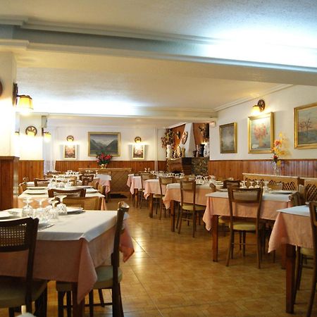 Hostal Pirineos Meliz Bielsa Buitenkant foto