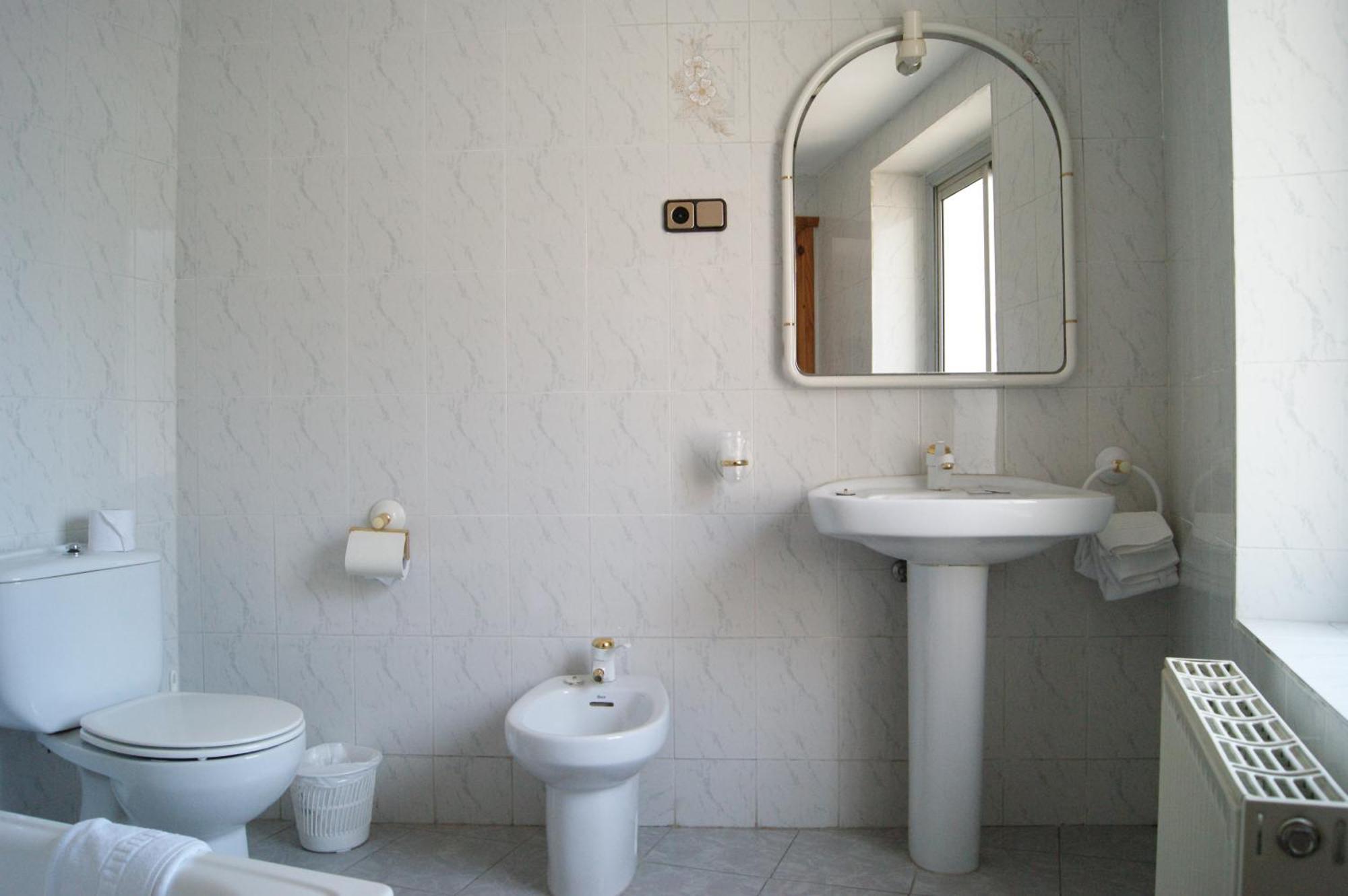 Hostal Pirineos Meliz Bielsa Buitenkant foto