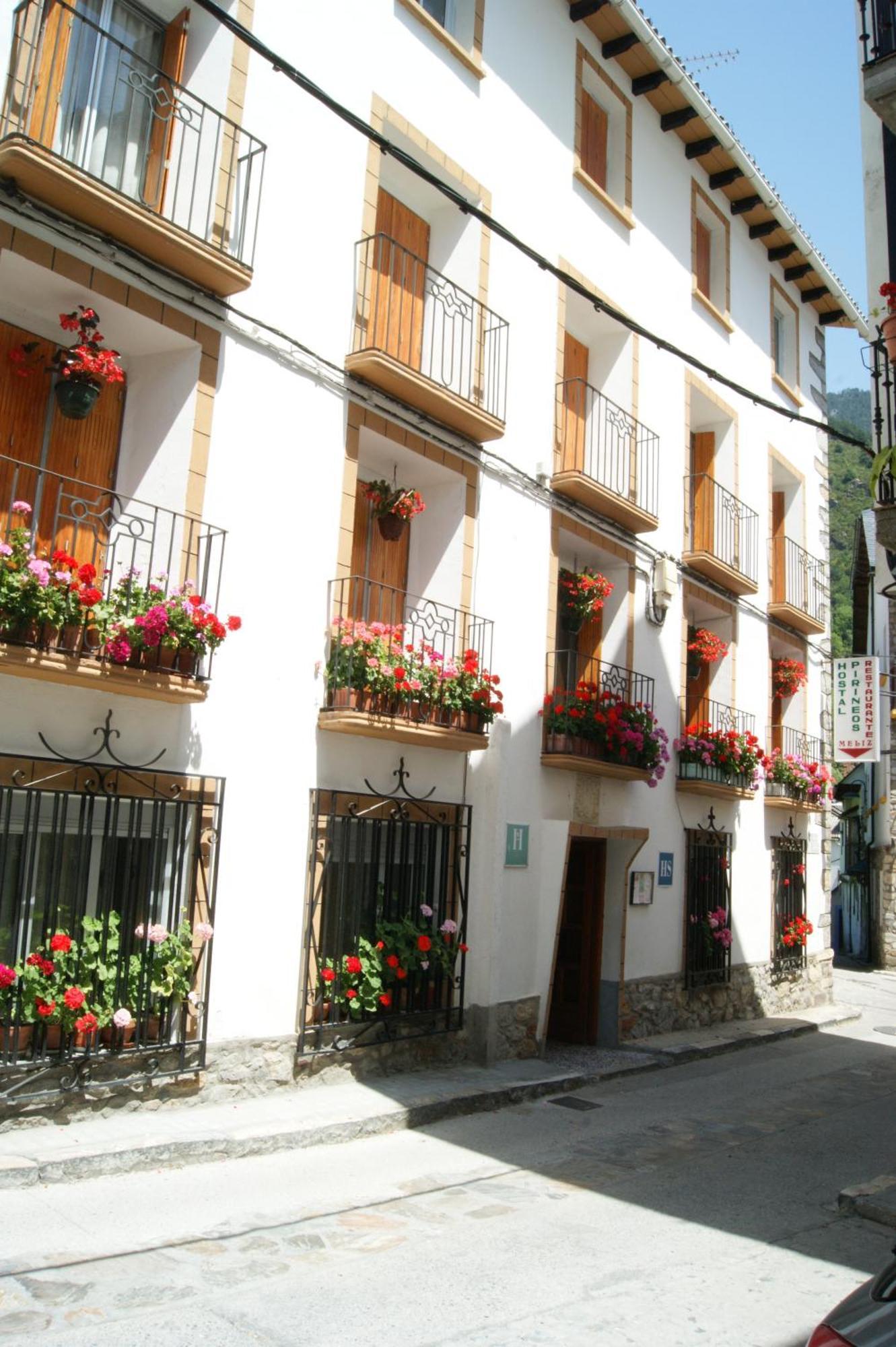 Hostal Pirineos Meliz Bielsa Buitenkant foto