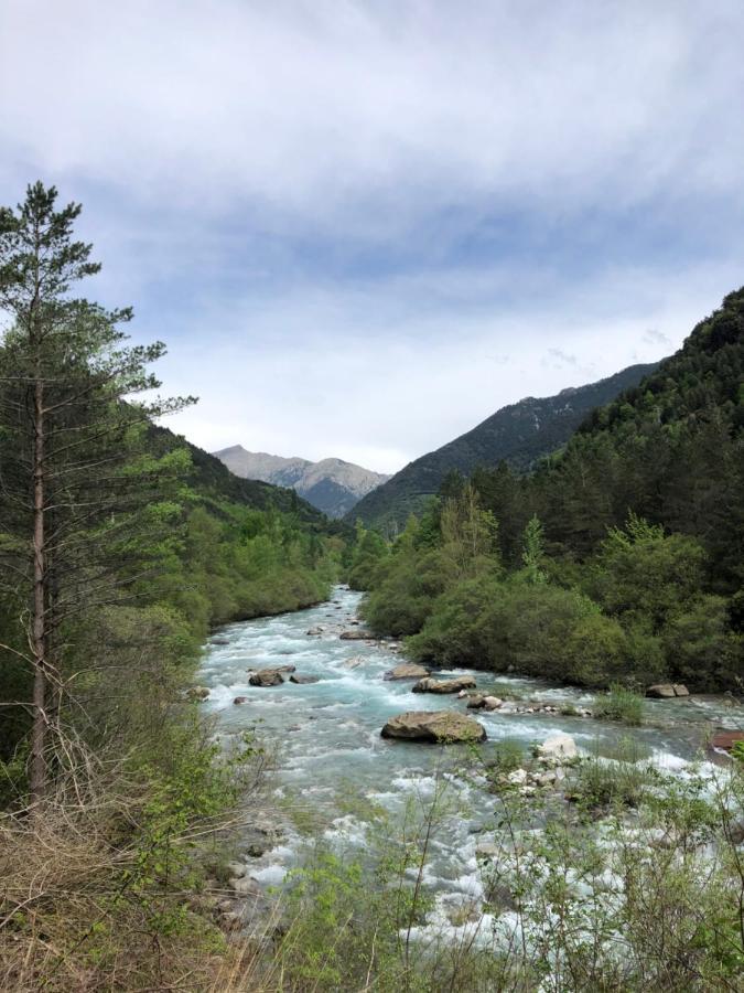 Hostal Pirineos Meliz Bielsa Buitenkant foto