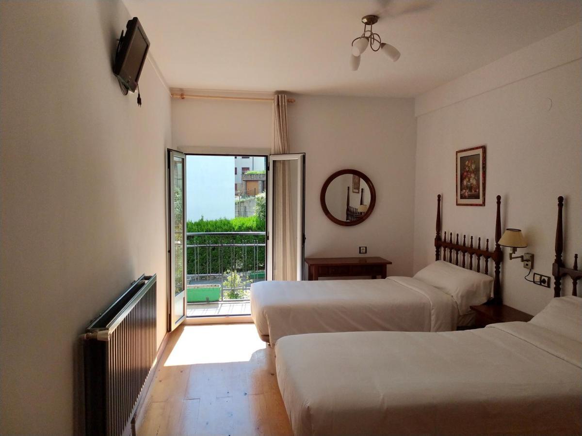 Hostal Pirineos Meliz Bielsa Buitenkant foto