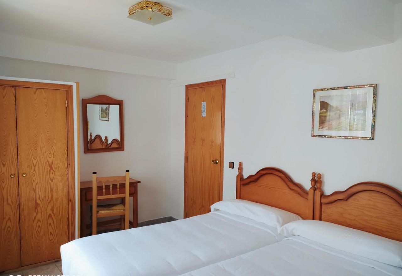 Hostal Pirineos Meliz Bielsa Buitenkant foto